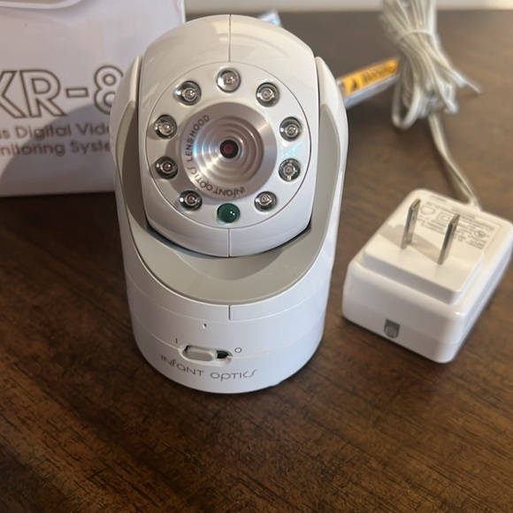 Infant Optics DXR-8 Wireless Digital Video Monitoring System - Picture 2 of 5